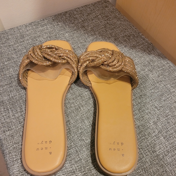 Elegant Gold Women's Slide Sandals - Picture 1 of 3